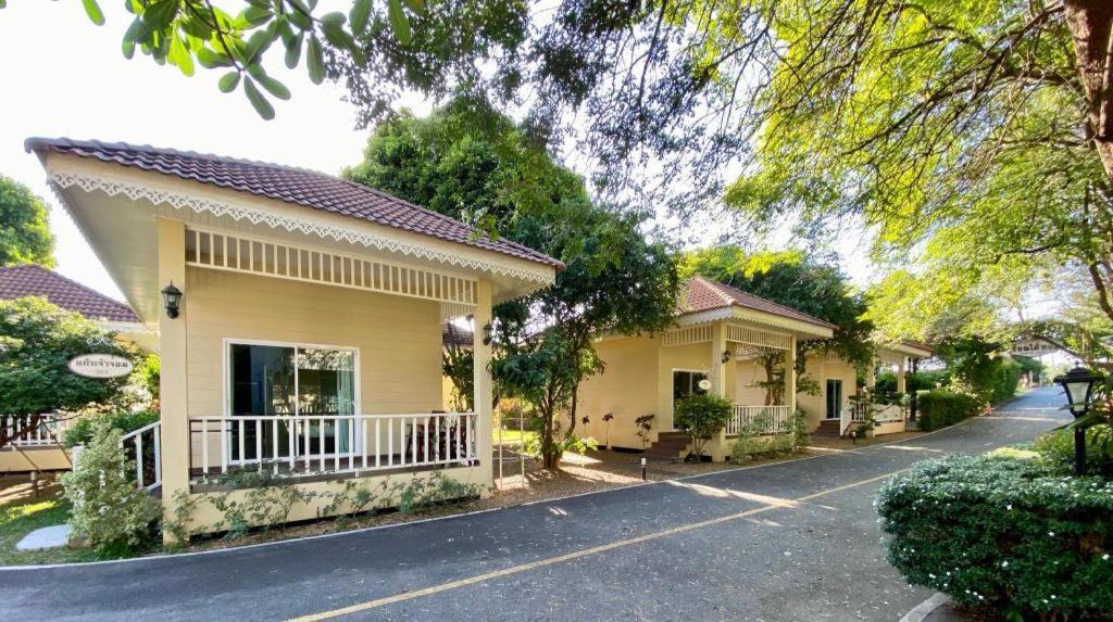 Ruen Maihom Riverside Cottage Kanchanaburi Eksteriør billede